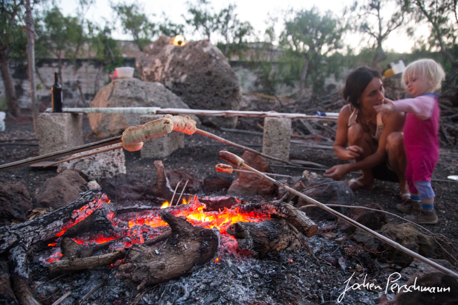 Barbecue an unserer eigenen Feuerstelle vor unserem Zelt